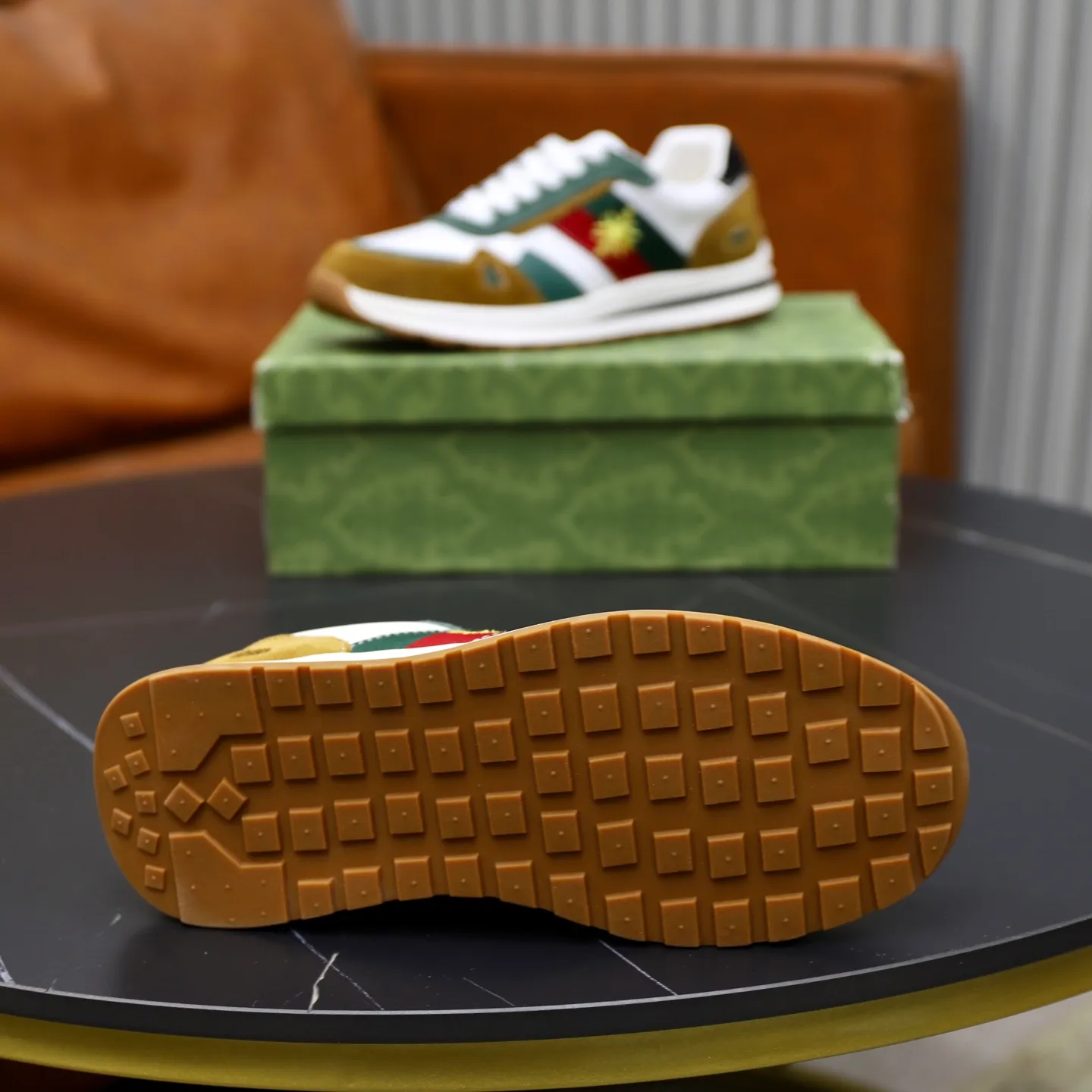 Ex-factory price: 400💰🙅‍♂️🙅‍♂️🙅‍♂️ Brand: GUCCI Standard code: 38-44 (45 customized) Grade: Same as the official website Material: Original material splicing Comfortable and breathable sheepskin lining Lightweight and wear-resistant sports outsole Style category: Men's fashionable casual shoes Running sneakers Distinguished luxury brand elements Top luxury Color: actual picture color